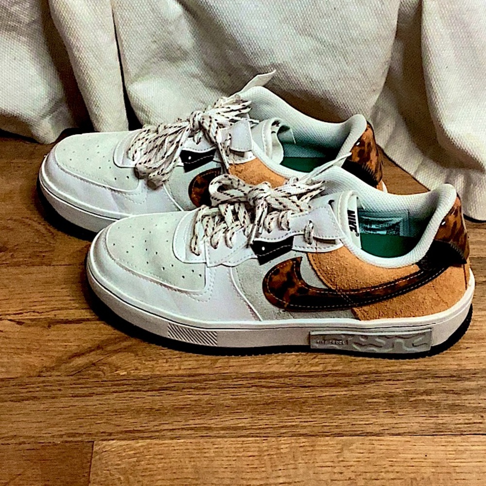Lightly worn Nike Air Force One Fontanka women’s  size 9